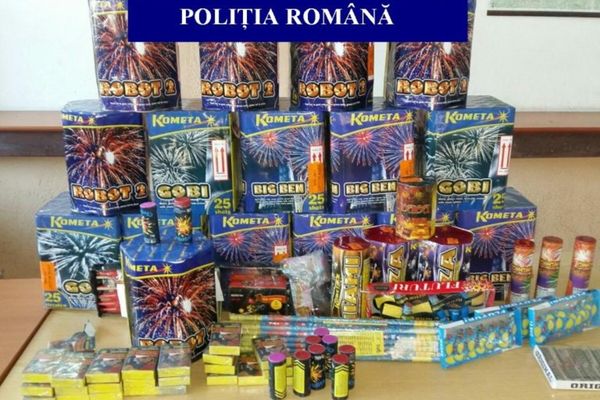 Peste 26.000 de petarde și artificii, confiscate de pe piața neagră din Târgoviște, în ultima zi a anului
