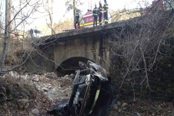 Dâmbovița. Accident grav, cu trei victime, după ce o mașină s-a răsturnat