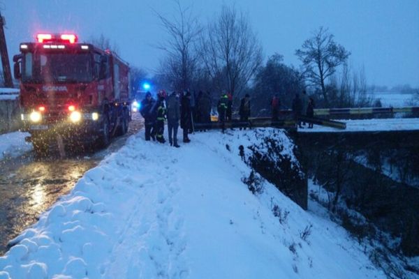 Șoferul care a căzut cu mașina în râul Dâmbovița era beat!