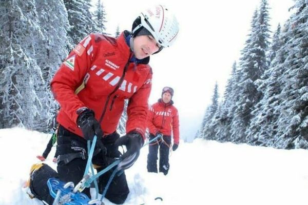 94 de persoane au fost salvate de pe munte de salvamontişti