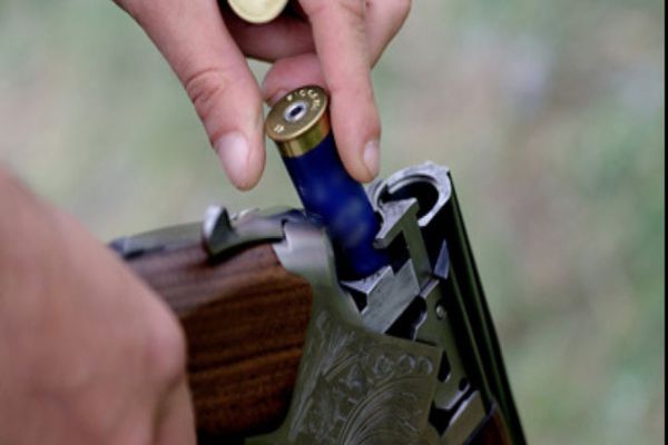 Dâmbovița. Trei bărbați prinși ilegal la vânat! Au fost depistați pe un alt fond cinegetic decât cel pentru care erau autorizați să vâneze