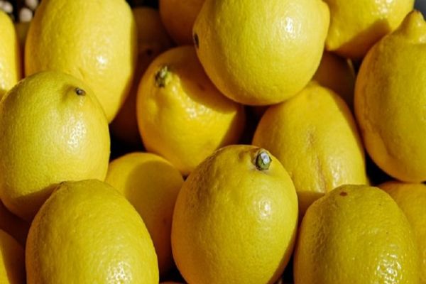 Lămâi cu pesticide retrase din rețeaua Carrefour. Cumpărătorii trebuie să le returneze