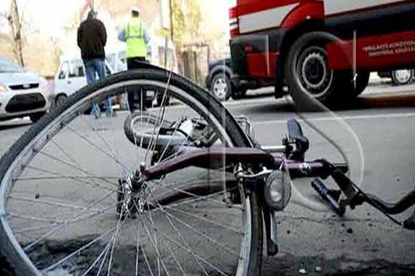 Dâmboviţa. Biciclist spulberat de un autoturism în Târgoviște! Șoferul mașinii, în vârstă de 79 de ani, a fugit de la locul accidentului
