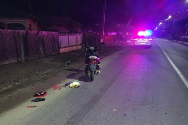 Bărbat beat criță și fără permis s-a rănit după ce a căzut de pe moped