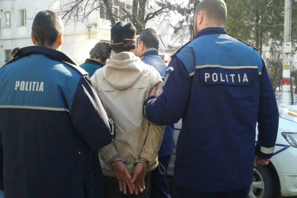 Șase bărbați reținuți de polițiștii dâmbovițeni, după o bătaie în plină stradă