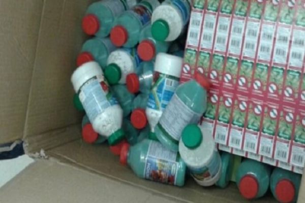 Percheziții în Dâmbovița, la un bărbat care comercializa erbicide neomologate în România