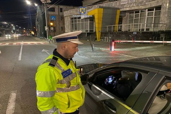 Acţiune a poliţiştilor dâmboviţeni pe principalele drumuri din judeţ. 10 permise de conducere și 9 certificate de înmatriculare reţinute 