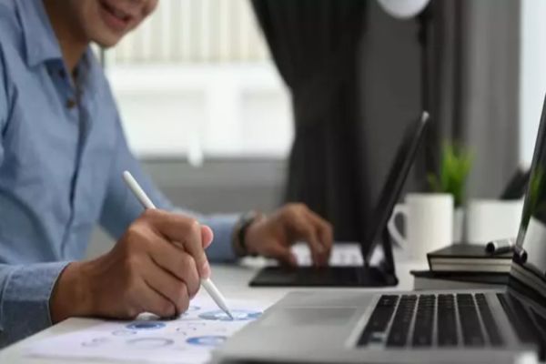 România are cu 14.000 de bugetari mai mulți decât anul trecut