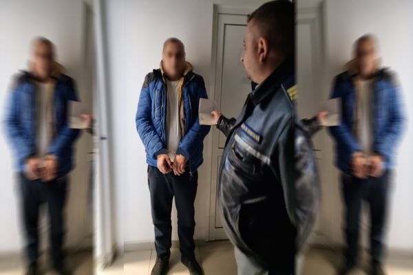 Patru indivizi care dădeau spargeri în mai multe judeţe, arestaţi preventiv