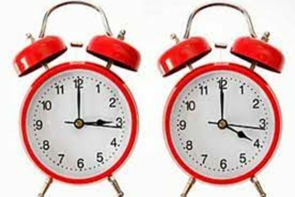 ROMÂNIA TRECE LA ORA DE VARĂ PE 30 MARTIE 2025: CEASURILE SE DAU ÎNAINTE CU O ORĂ