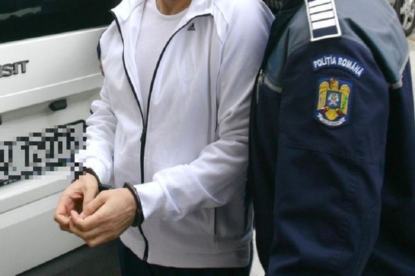  Dâmbovița. Tânăr reținut după ce a întreținut relații sexuale cu o fată de 15 ani