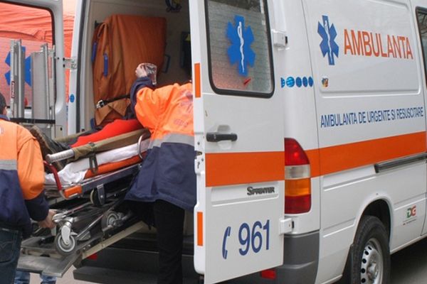 Dâmboviţa. Accident rutier violent, pe raza localităţii Nisipuri. O persoană a fost transportată la spital