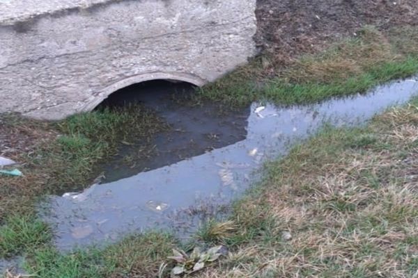 Spălătorie auto ilegală din Dâmbovița, închisă de comisarii de Mediu! 