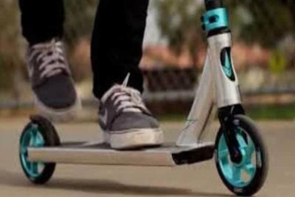 Dâmbovița. Accident rutier grav. Trotinetă lovită de un autoturism