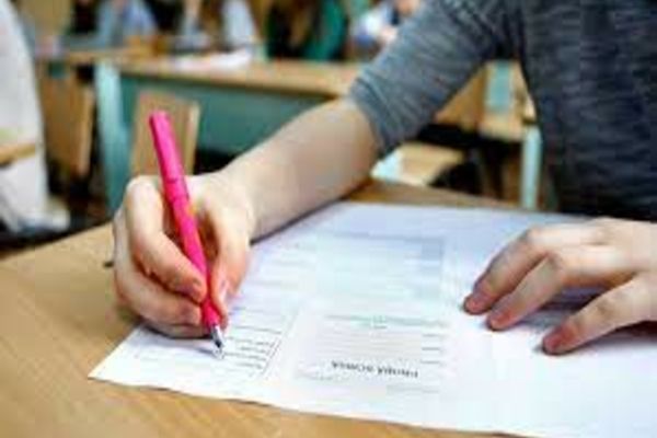 Elevii din clasa a VIII-a încep simularea Evaluării naţionale