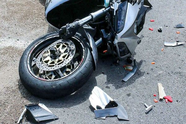 Accident pe DN 72. Un motociclist a fost lovit de un autoturism