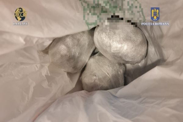 Percheziţii în Ilfov şi Dâmboviţa pentru destructurarea unui grup infracţional specializat în distribuirea drogurilor de risc şi mare risc pe o platformă criptată aparţinând unei reţele de socializare