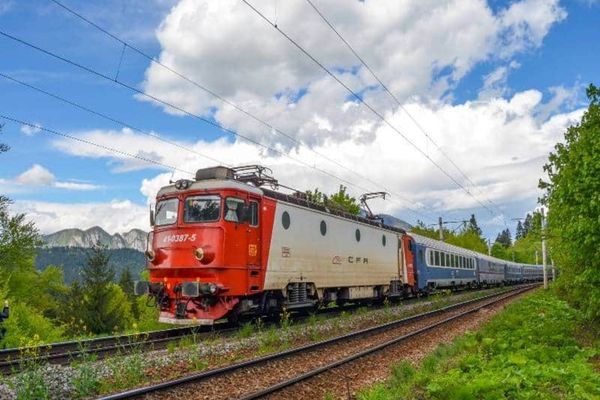  CFR suplimentează numărul trenurilor spre Litoral cu ocazia Minivacanței de 1 mai