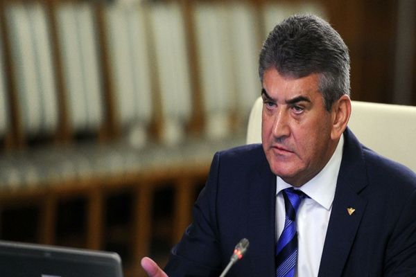 DEZVĂLUIRI BOMBĂ. GABRIEL OPREA RUPE TĂCEREA. CONFESIUNILE DIN FAIMOASA SUFRAGERIE CARE DINAMITEAZĂ TOTAL CLASA POITICĂ