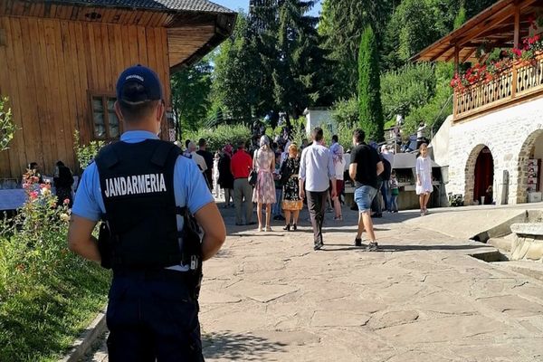 Jandarmii dâmboviţeni vor fi în mijlocul cetăţenilor la manifestările ocazionate de Paştele Catolic şi Floriile Ortodoxe