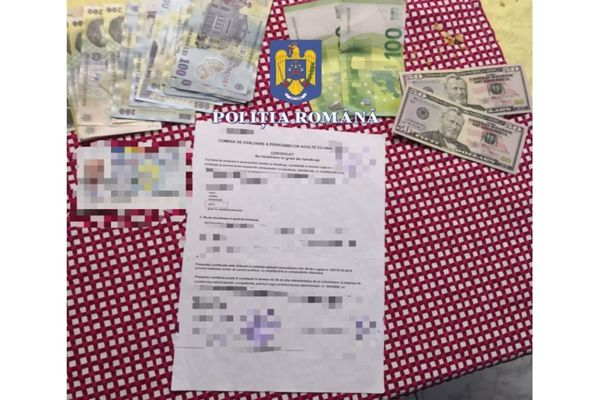 Percheziții într-un caz de obținere ilegală a dreptului la pensie 