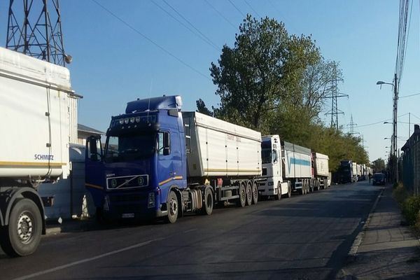 România sigilează transporturile ucrainene de cereale și face controalele pentru pesticide direct în vamă