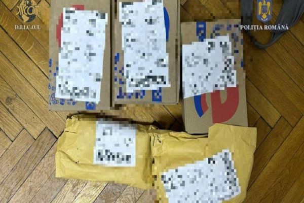 Un nou tip de fraudă la easybox. Trei indivizi au fost prinși în flagrant 