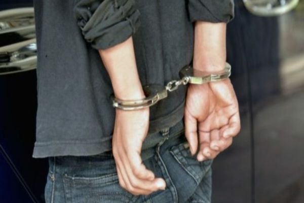 Un tânăr din Dâmbovița, cu probleme psihice, a fost umilit, agresat și violat! Agresorul a fost reținut