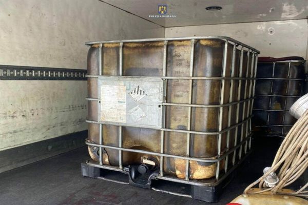 Dâmboviţa. Trei tone de motorină fără documente legale, confiscate de poliţiştii dâmboviţeni pe DN7, după un control în trafic 