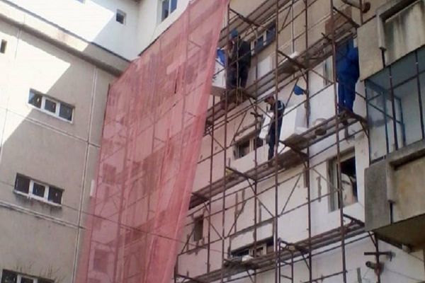 Persoanele vulnerabile vor beneficia gratuit de reabilitarea locuințelor. Lista beneficiarilor