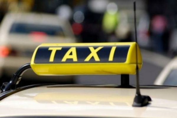 Dâmbovița. Taximetrist prins beat și fără centură de siguranță în trafic