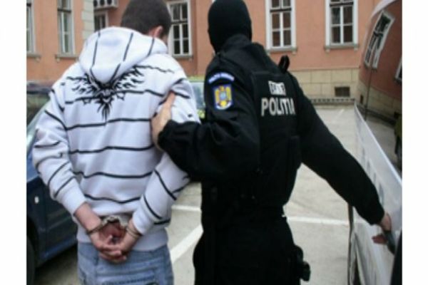Bărbat din Dâmboviţa reţinut după ce a furat o suflantă din incinta unei societăţi comerciale din Ploieşti 