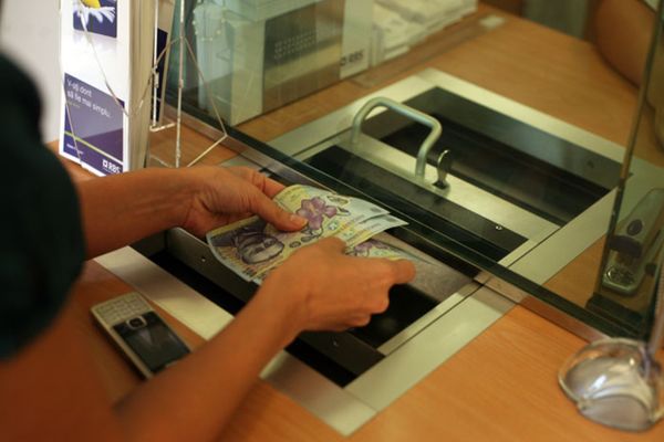 Practici comerciale înșelătoare la 11 bănci: Au fost aplicate sancțiuni de 550.000 de lei