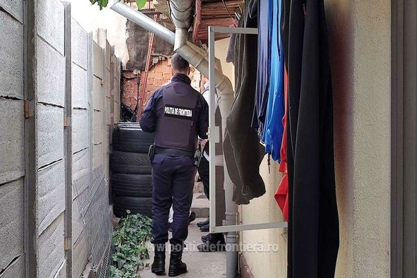 29 de percheziţii în mai multe judeţe într-o amplă operaţiune de destructurare a unei rețele de traficanți de migranți- VIDEO