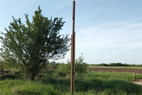 Au furat lampa cu panoul solar de la fântâna de pe islazul unei comune din Dâmbovița la câteva ore după montare