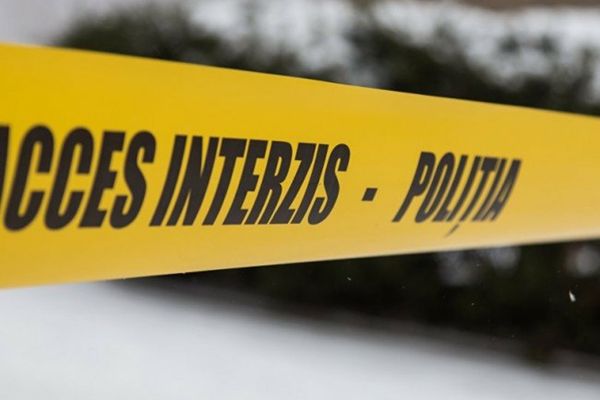 Dâmboviţa. Bărbatul prins sub un utilaj la o fabrică de conservare a cărnii, a decedat