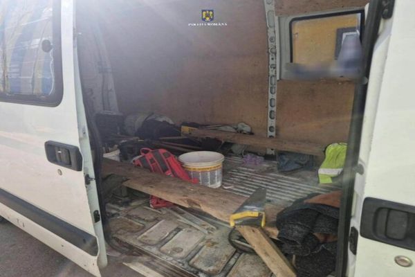 Dâmbovița: Şofer din Bolintin Vale, cercetat penal după ce a transportat în mod ilegal mai mulţi muncitori 
