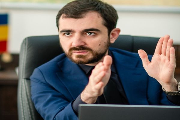 Claudiu Năsui: „PSD și PNL o să crească taxele, apoi vor da vina unii pe alții sau pe UE, iar românii vor pleca în continuare masiv din România”