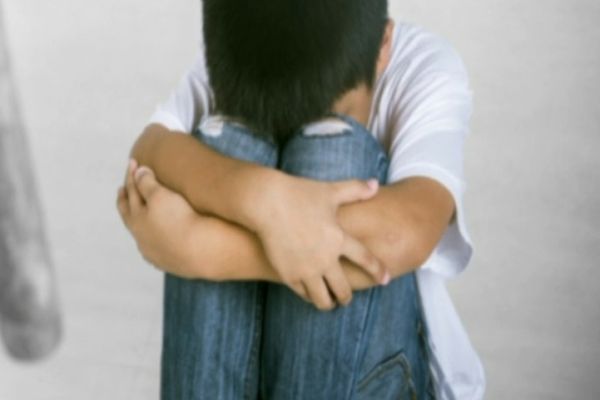 Dâmbovița. Bărbat reținut de polițiști după ce a bătut, amenințat și alungat în curte, pe timp de noapte, propriu său copil! 