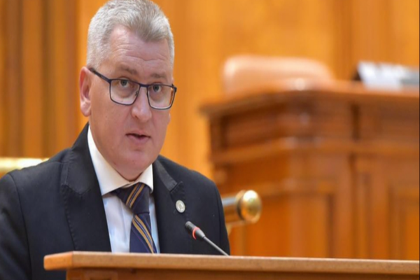 FLORIN ROMAN (PNL), ATATC VIRULENT LA ADRESA LUI MARCEL CIOLACU: ÎL AJUTĂM SĂ ÎȘI ADUCĂ AMINTE: RELAȚII, PRIETENI, COMBINAȚII