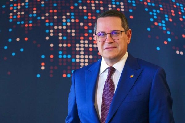 FOSTUL DIRECTOR AL SRI, EDUARD HELLVIG, A REVENIT ÎN PNL: AM SEMNAT ASTĂZI ADEZIUNEA LA PARTIDUL NAȚIONAL LIBERAL. SIMT CĂ ESTE UN MOMENT COMPLICAT