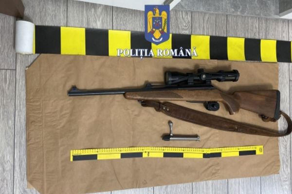 27 de percheziţii domiciliare într-un dosar de braconaj cinegetic, nerespectarea regimului armelor şi muniţiilor şi uz de armă letală fără drept