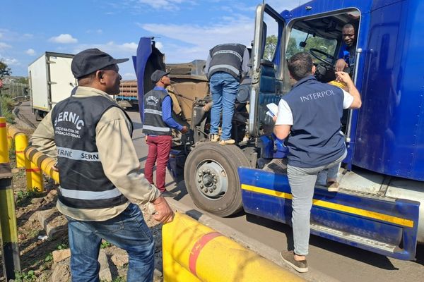 INTERPOL: Peste o mie de arestări în întreaga lume pentru trafic de persoane în numai două luni