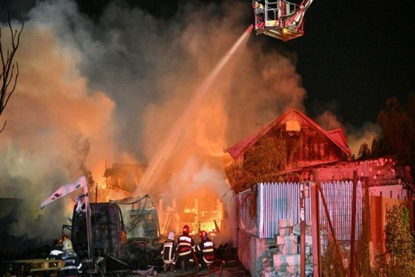 Percheziții la sediul ISU Dâmbovița după neregulile găsite la depozitul GPL care a generat exploziile devastatoare