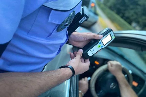 Șoferii prinși drogați sau beți la volan vor rămâne zece ani fără permis. Anunțul făcut de Marcel Ciolacu