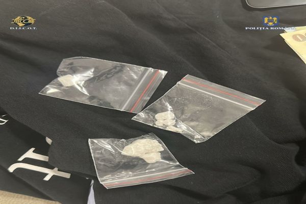 Percheziții în mai multe județe, într-un dosar penal de trafic de droguri de mare risc