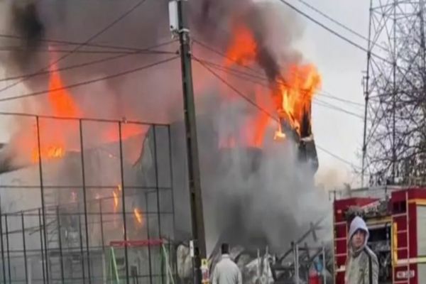 Incendiu la o hală din comuna dâmbovițeană Ciocănești - A fost emis RO-Alert - VIDEO