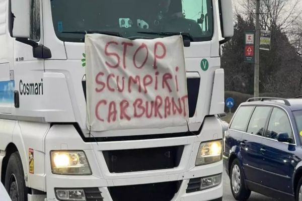 Fermierii și transportatorii NU renunță la proteste după întâlnirea cu Marcel Ciolacu! Negocierile se reiau astăzi