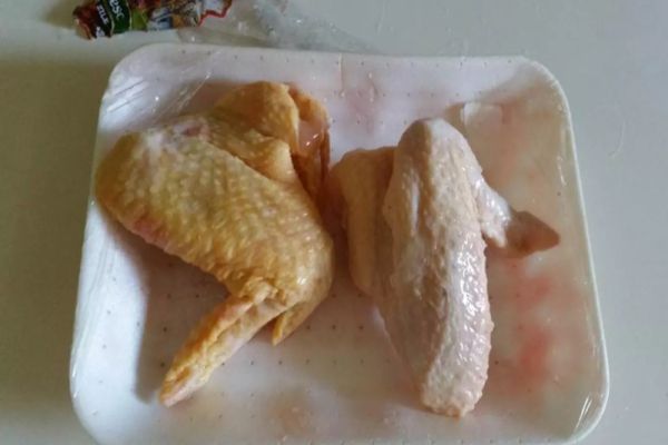 România testează doar o probă din 200 de tone de carne de pui: raport cu concluzii îngrijorătoare