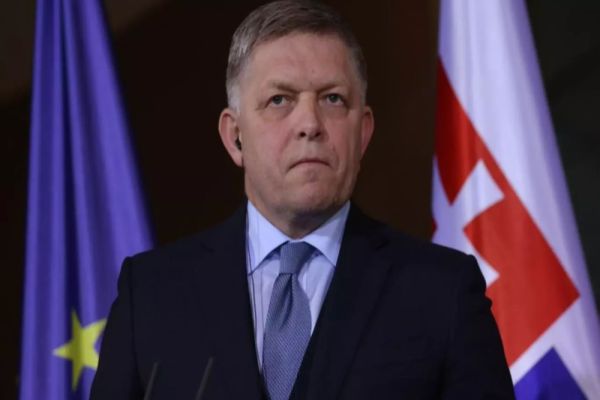 Premierul slovac a fost operat din nou. Directoarea spitalului: „Starea sa se menţine foarte gravă”